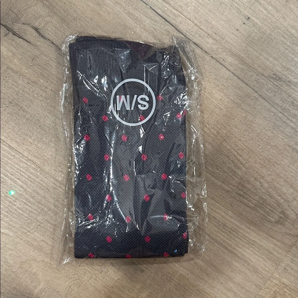 NWOT Gray and pink‎ polka dot compression socks.